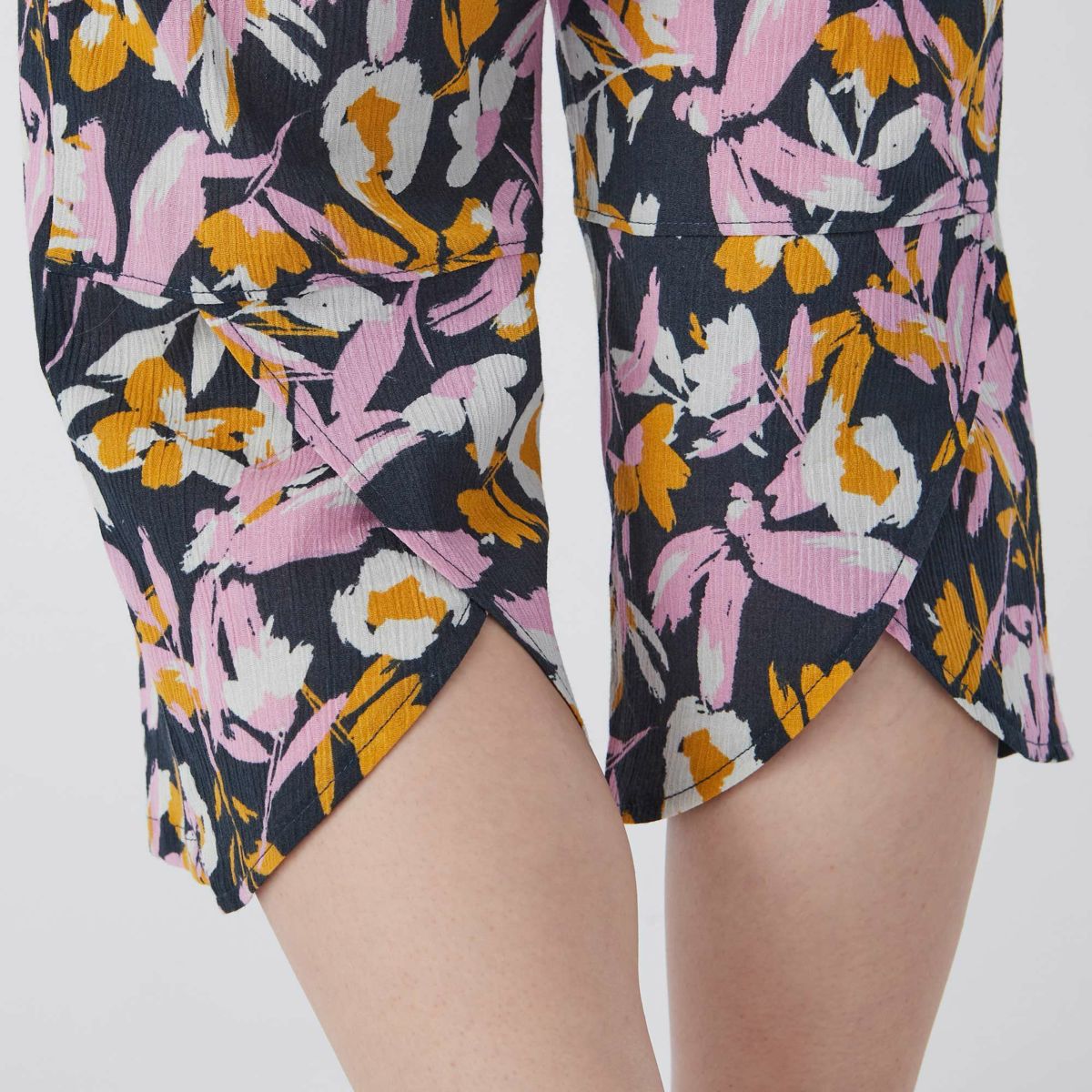 Rela*room 紐付き7分丈ワイドパンツ