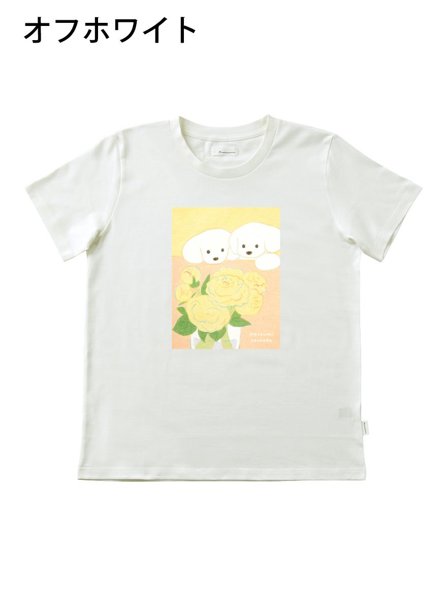 レディースＴシャツ お花を見つめる犬