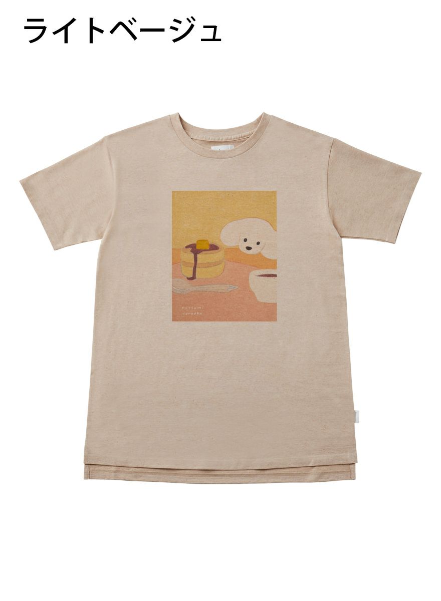 レディースチュニックTシャツ ケーキを見つめる犬