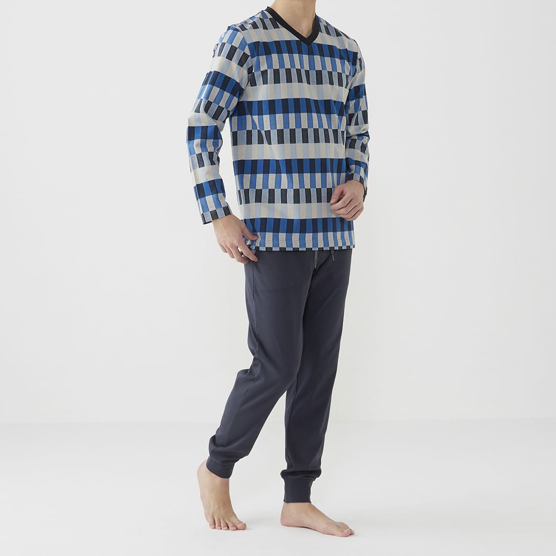 タケオキクチ　長袖Vネックシャツ