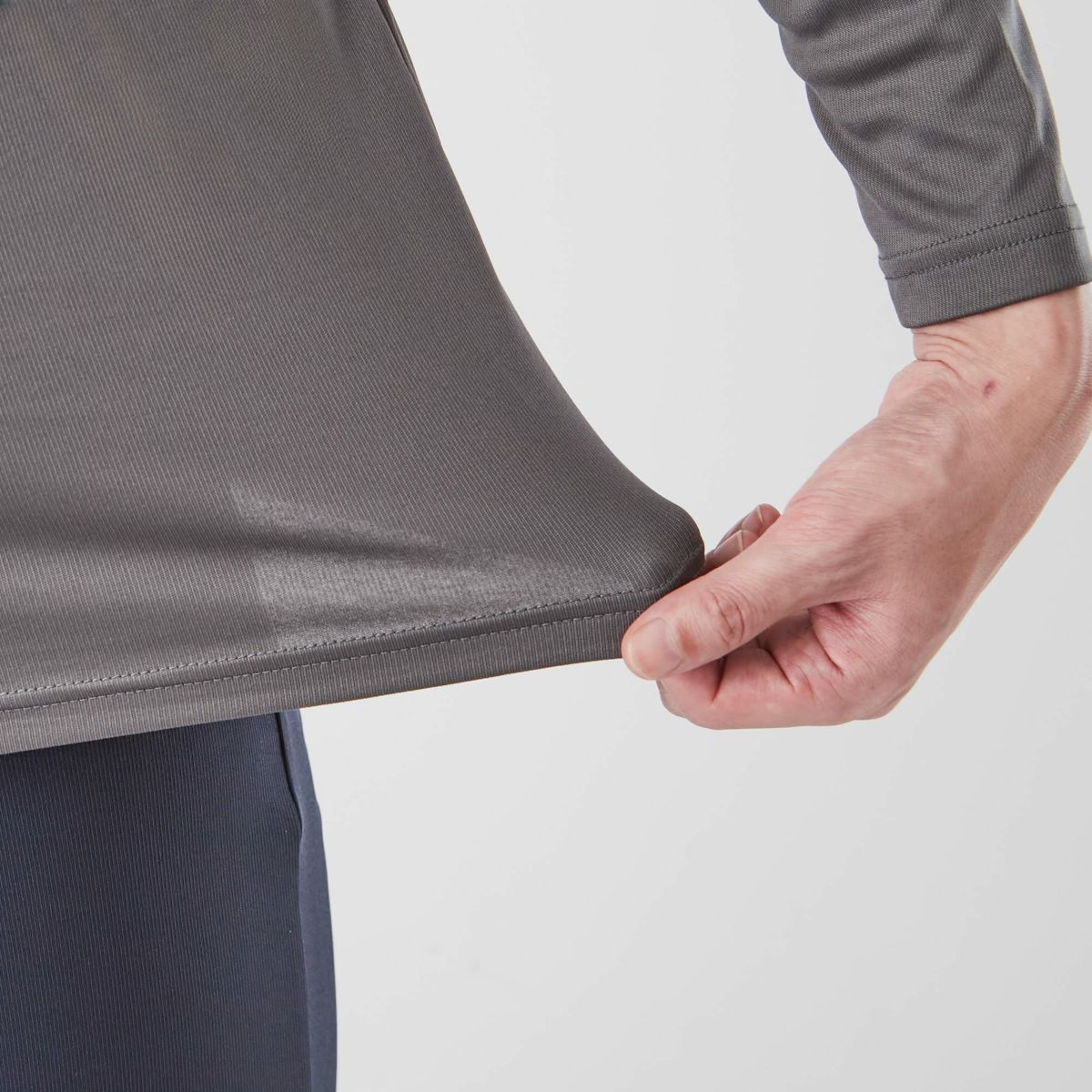 まるで着るカイロのような肌着 裏起毛 長袖V首シャツ