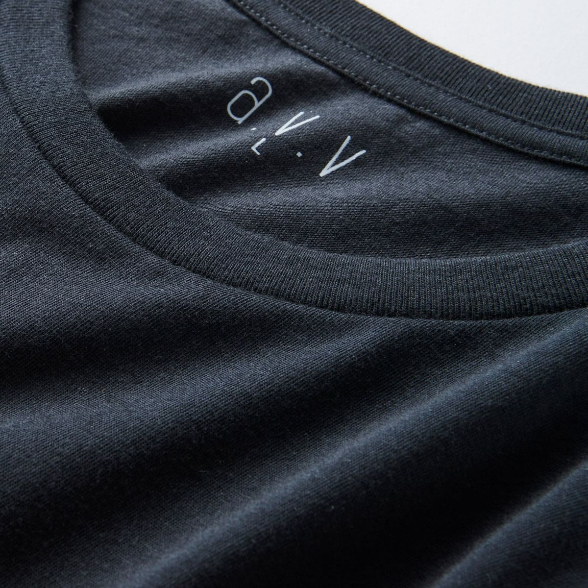 a.v.v 半袖丸首Ｔシャツ