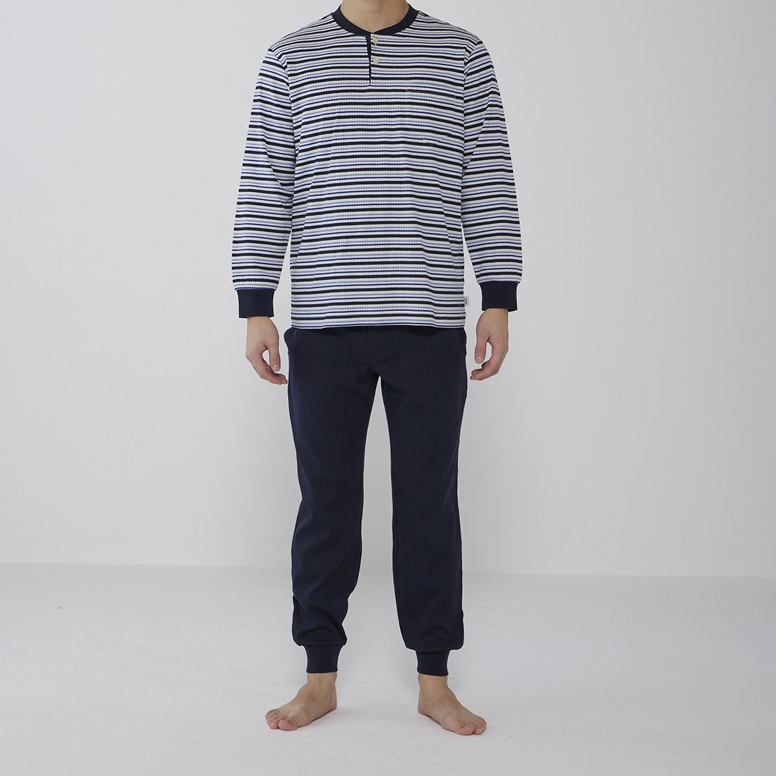 タケオキクチ　長袖ヘンリーネックパジャマ