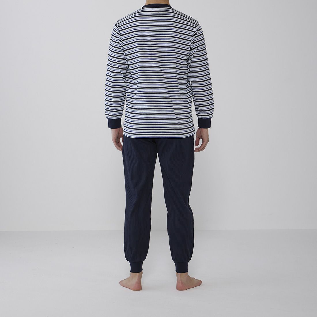 タケオキクチ　長袖ヘンリーネックパジャマ