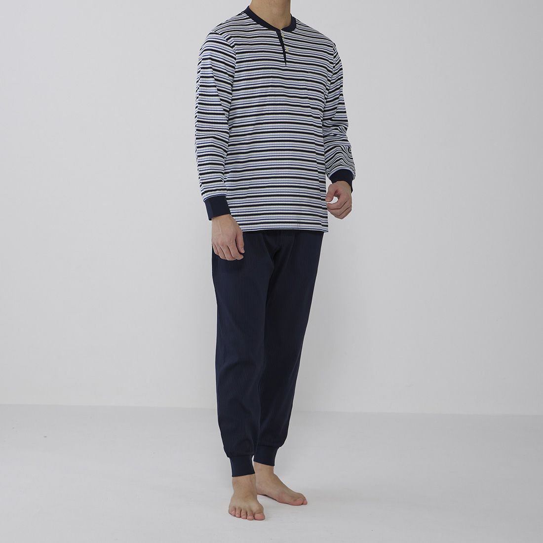 タケオキクチ　長袖ヘンリーネックパジャマ