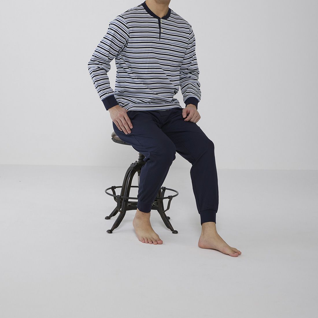 タケオキクチ　長袖ヘンリーネックパジャマ