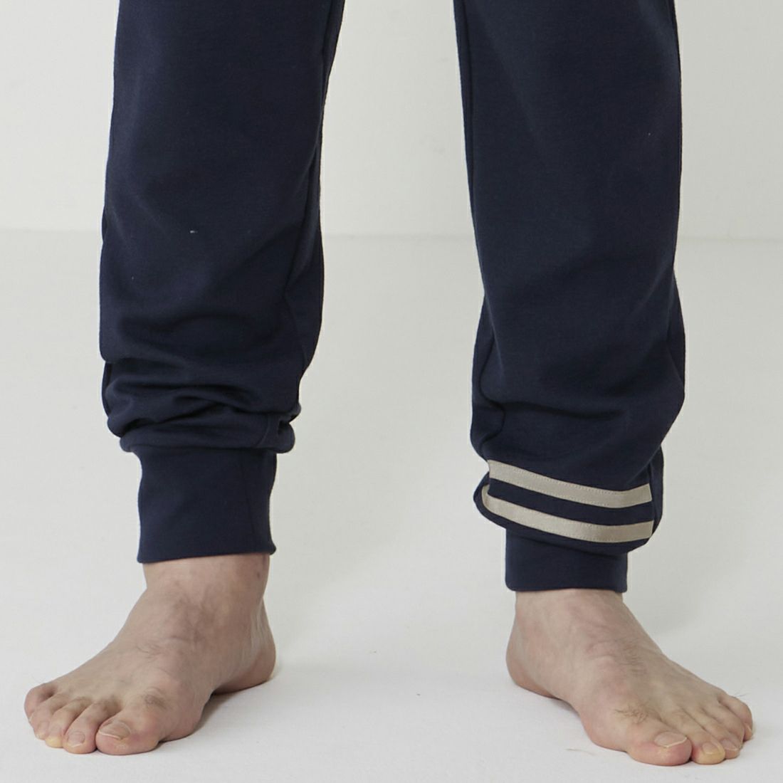 エポカ ウォモ 前閉ロングリブテーパードパンツ