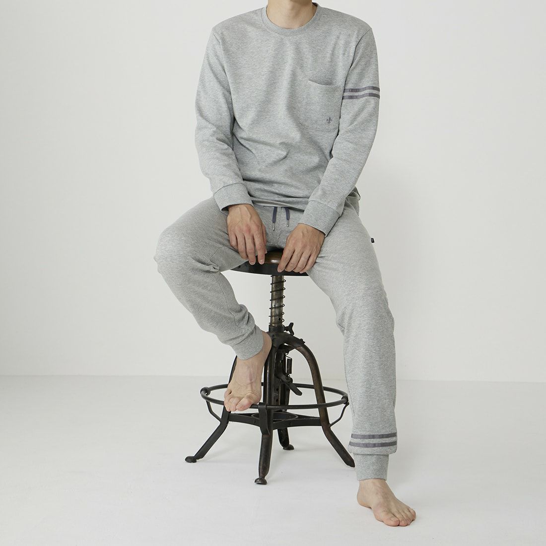 エポカ ウォモ 前閉ロングリブテーパードパンツ