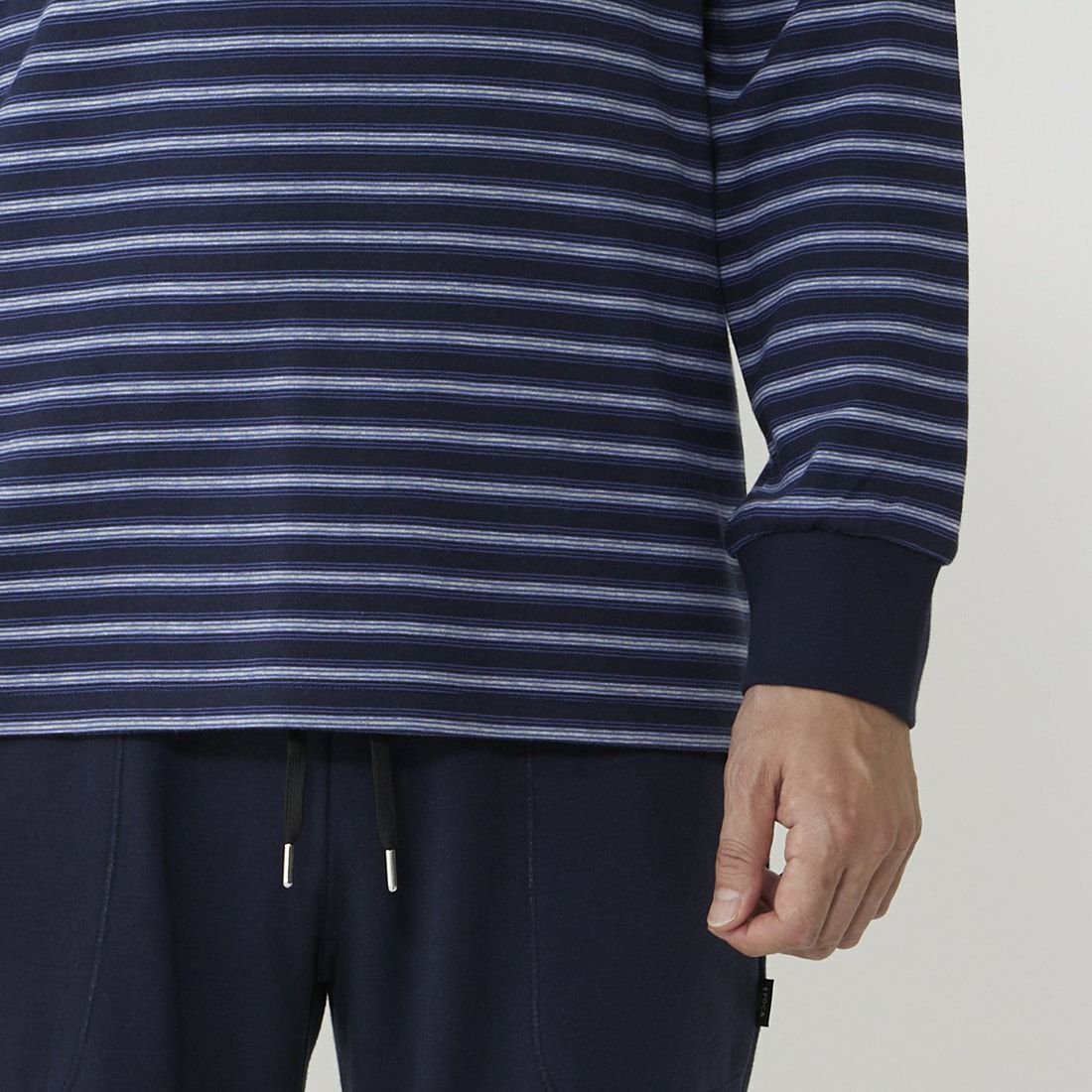 エポカ ウォモ 長袖クルーネック