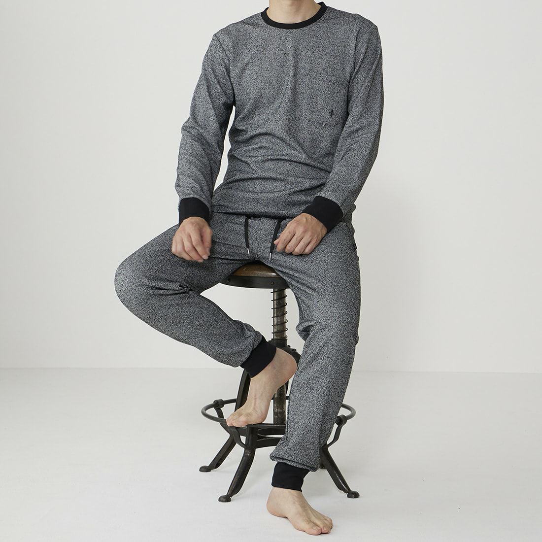 エポカ ウォモ 前開きロングリブテーパードパンツ