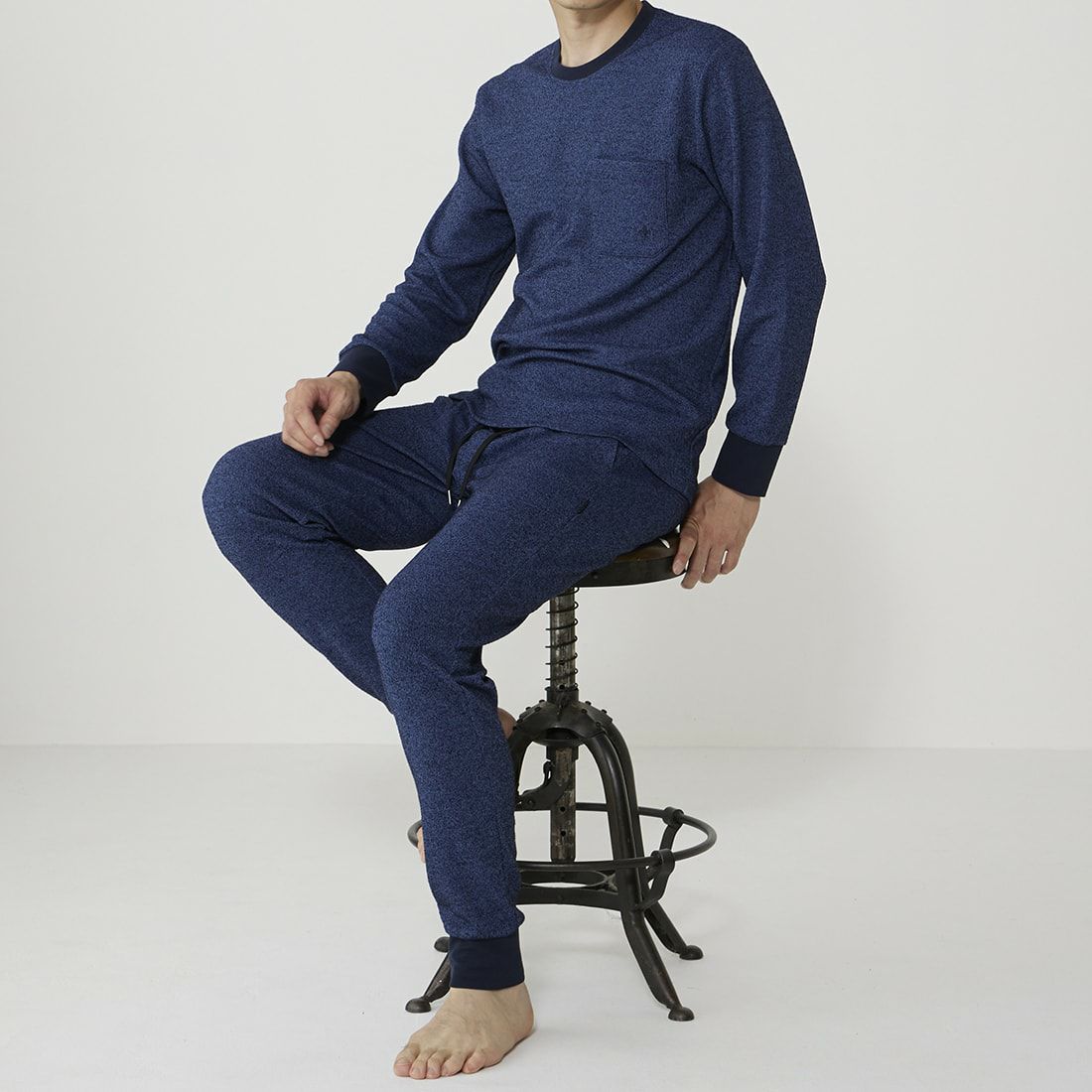 エポカ ウォモ 前開きロングリブテーパードパンツ