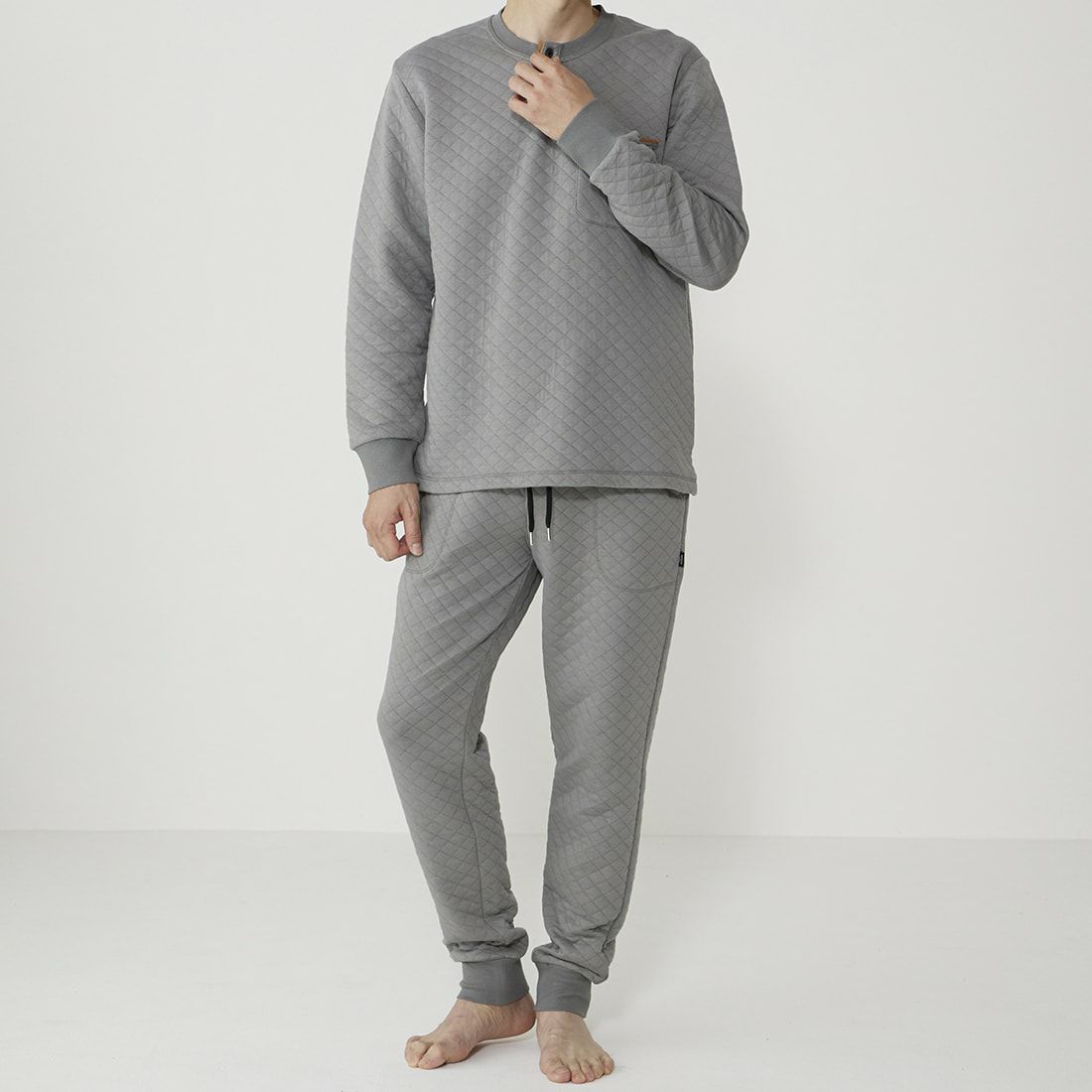 エポカ ウォモ 前閉ロングリブテーパードパンツ