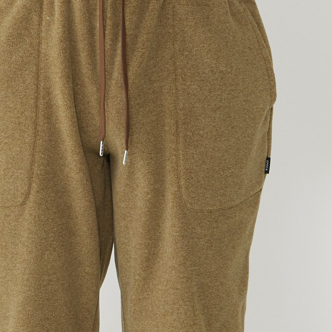 エポカ ウォモ 前閉ロングリブテーパードパンツ