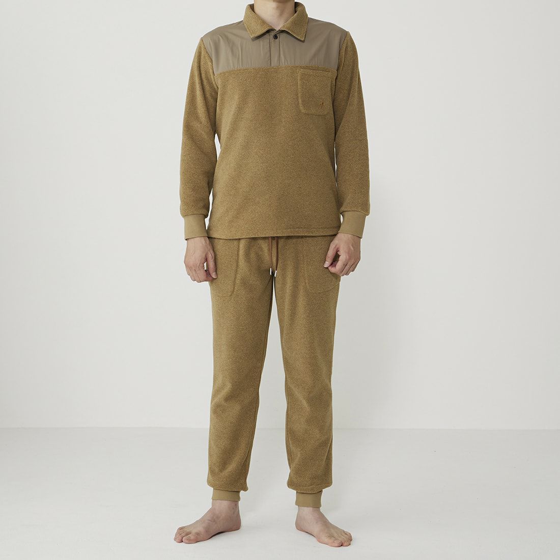 エポカ ウォモ 前閉ロングリブテーパードパンツ