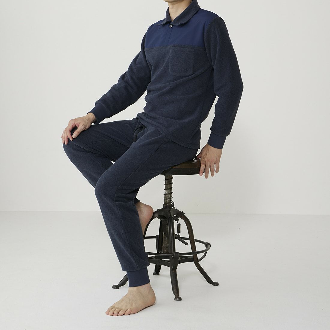 エポカ ウォモ 前閉ロングリブテーパードパンツ